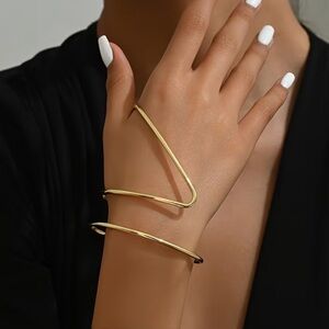 NEW Elegant Gold-Tone Women's Bracelet. Unique Bracelet ⚜️